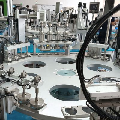 Harga yang bagus PLC-Controlled Urine Cap Assembly Machine 2500-7500pcs/h on line