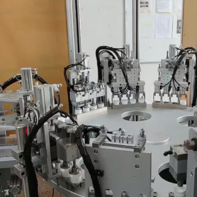 Harga yang bagus 220V Voltage Desiccant Cap Assembly Machine with 100% Qualification Check and Vibrating Feeder for Pharmaceutical Use on line