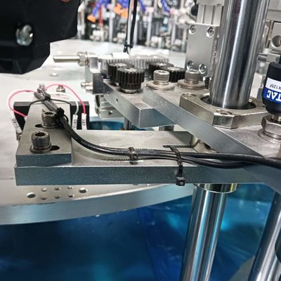 Harga yang bagus Desiccant Cap Filling Machine Mesin Gel Cap Dengan Servo Motor Dan Indexing Drive on line