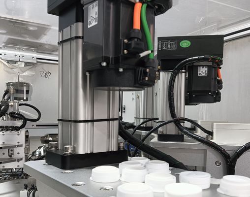 Harga yang bagus Desiccant Caps Assembly Machine Untuk Farmasi Dan Perawatan Kesehatan Pintu keluar yang terpisah untuk produk yang memenuhi syarat dan tidak memenuhi syarat on line