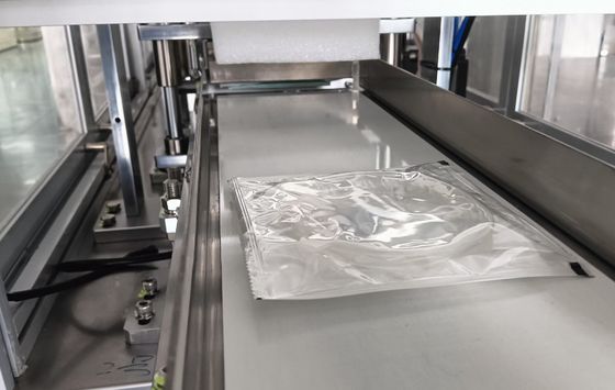 Harga yang bagus Kecepatan produksi yang dapat disesuaikan pada mesin kemasan otomatis canggih on line
