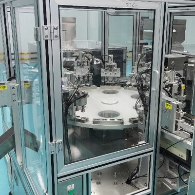 Kecepatan yang stabil dan akurasi perakitan tinggi Desiccant Cap Silica Gel Pengisian Sealing Cap Assembly Machine Dengan Servo Motor And Indexing Drive