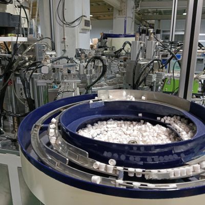 Harga yang bagus Iodophor Cap Mesin perakitan otomatis terintegrasi dengan mesin kemasan lecet Efisiensi tinggi stabil on line