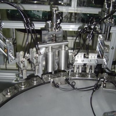 Harga yang bagus Mesin pemasangan otomatis tipe turntable aluminium cap panjang on line