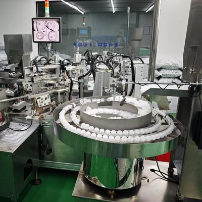 Single Pull Ring Cap Assembly Machine yang dikendalikan oleh PLC dengan tampilan multi-bahasa yang mudah dioperasikan