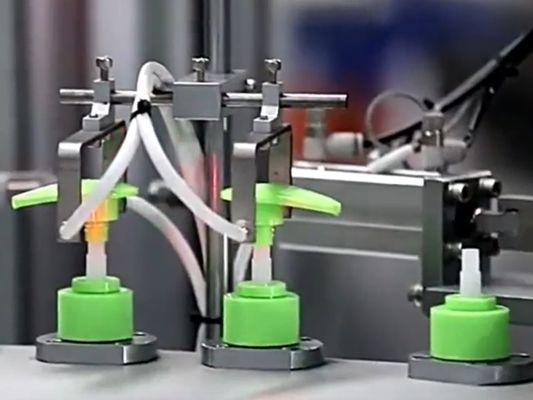 Harga yang bagus Mesin pemasangan kebutuhan sehari-hari yang mengurangi kebisingan untuk pompa lotion pencetus penyemprot dan lainnya 1 set / orang Operator on line