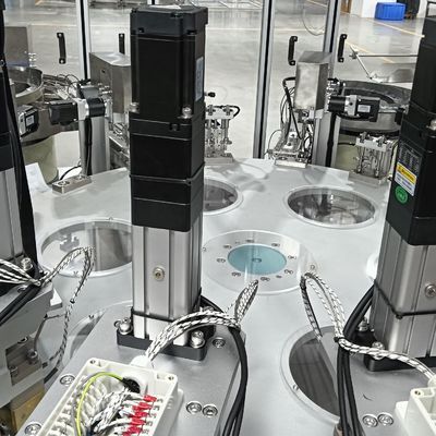 Harga yang bagus Mesin pemasangan sampul film otomatisasi non-standar yang terbuat dari stainless steel layar sentuh operasi sederhana dan mudah untuk memulai on line
