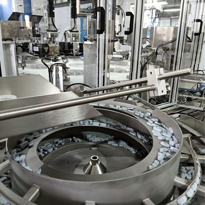 Harga yang bagus Mesin perakitan tutup laminasi otomatis non-standar dengan permukaan film datar dan penyegelan yang baik on line