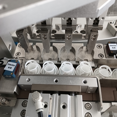 Otomatis Silica Gel Desiccant Cap Penuh Sealing Assembly Machine Dengan Desiccant Supply Bin Yang Dapat Melindungi Desiccant Dari Kelembaban Dan Polusi