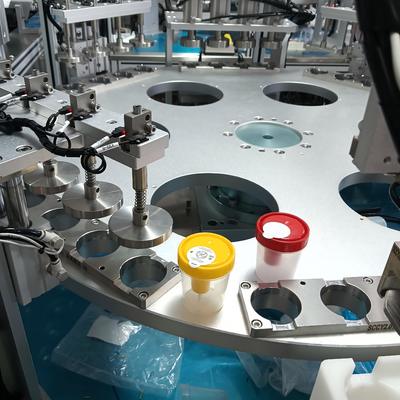 Mesin perakitan cangkir urin gaya turntable dengan kinerja stabil dan biaya perawatan rendah untuk perakitan produk medis