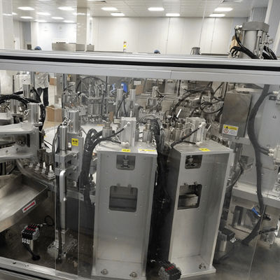 Harga yang bagus High-Speed Euro Cap Assembly Machine with 3600-1400pcs/hr Production and 0.6-0.8MPa Air Pressure for Infusion Caps on line